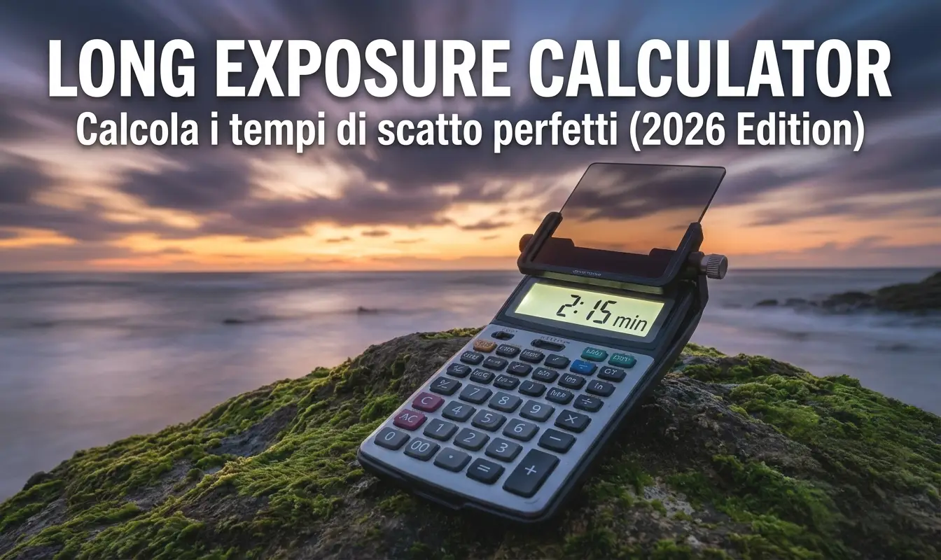 Calcolatrice professionale su una scogliera al tramonto per il calcolo dei tempi di esposizione con filtri ND.