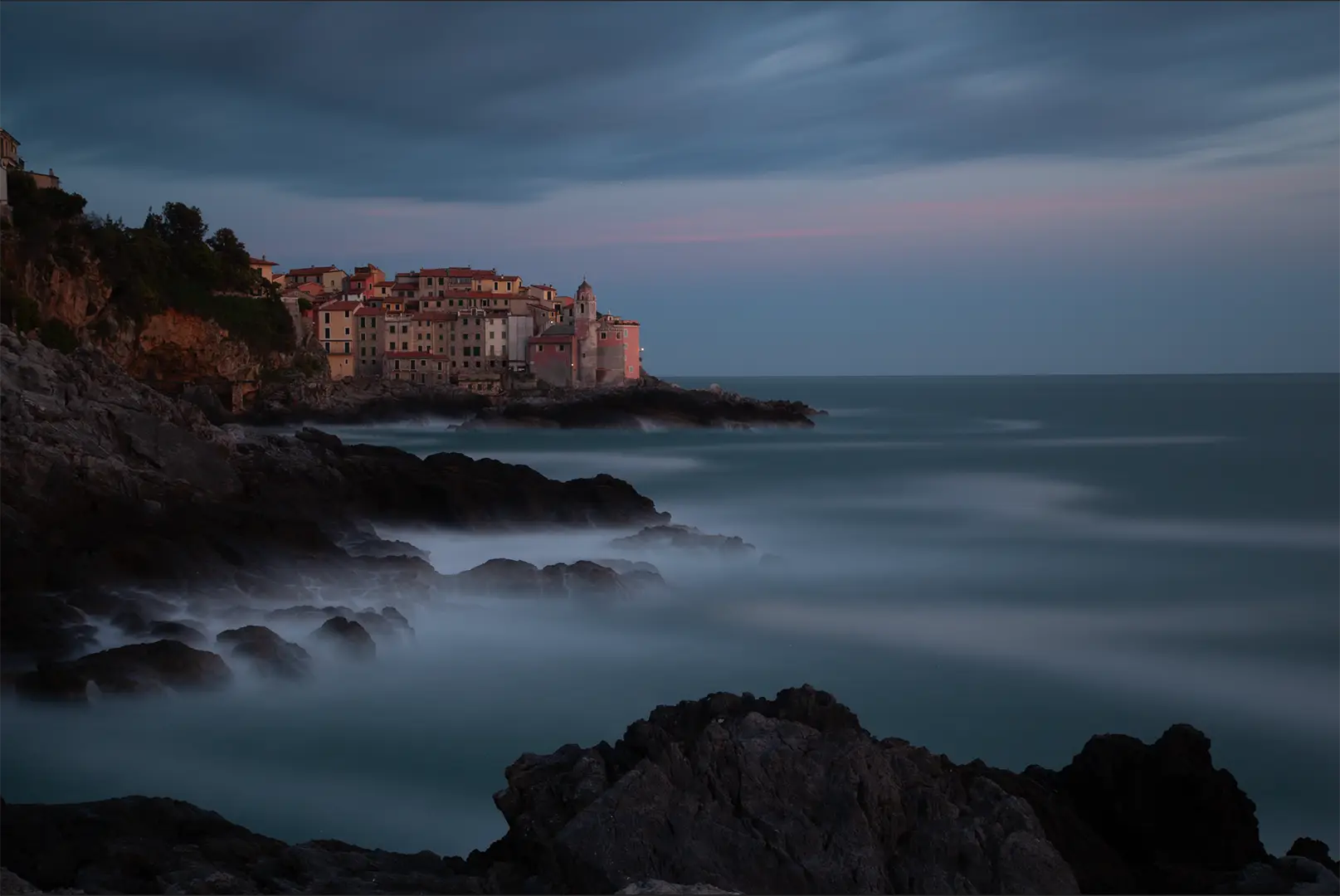 Paesaggio di Tellaro (La Spezia) in lunga esposizione prima della post produzione RAW